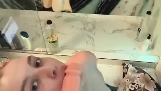 Reite den schwanz und heißen blowjob mit auf schönes gesicht