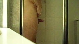 Szarpanie się pod prysznicem