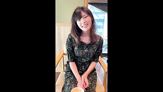 Bölüm 1 "Arkaya söndür" Sara (38), 18 yıldır ilk kez hamile kalmak isteyen bekar. Hamilelikten defalarca daha güçlü cinsel arzuya sahip güzel olgun bir kadına büyük