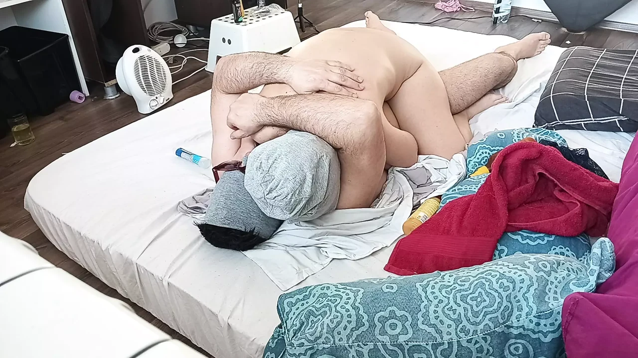 Amateur couple having crazy sex in the bedroom. Amateur couple taking a bath, wife with hairy pussy, big ass, big tits