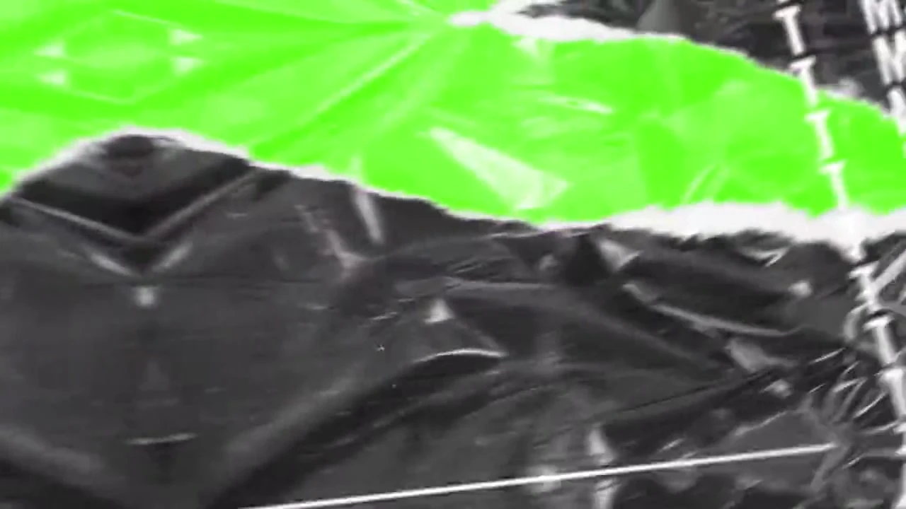 Yaramaz genç kız babasının dikkatini istiyor ve ona sahip olmak için her şeyi yapacak