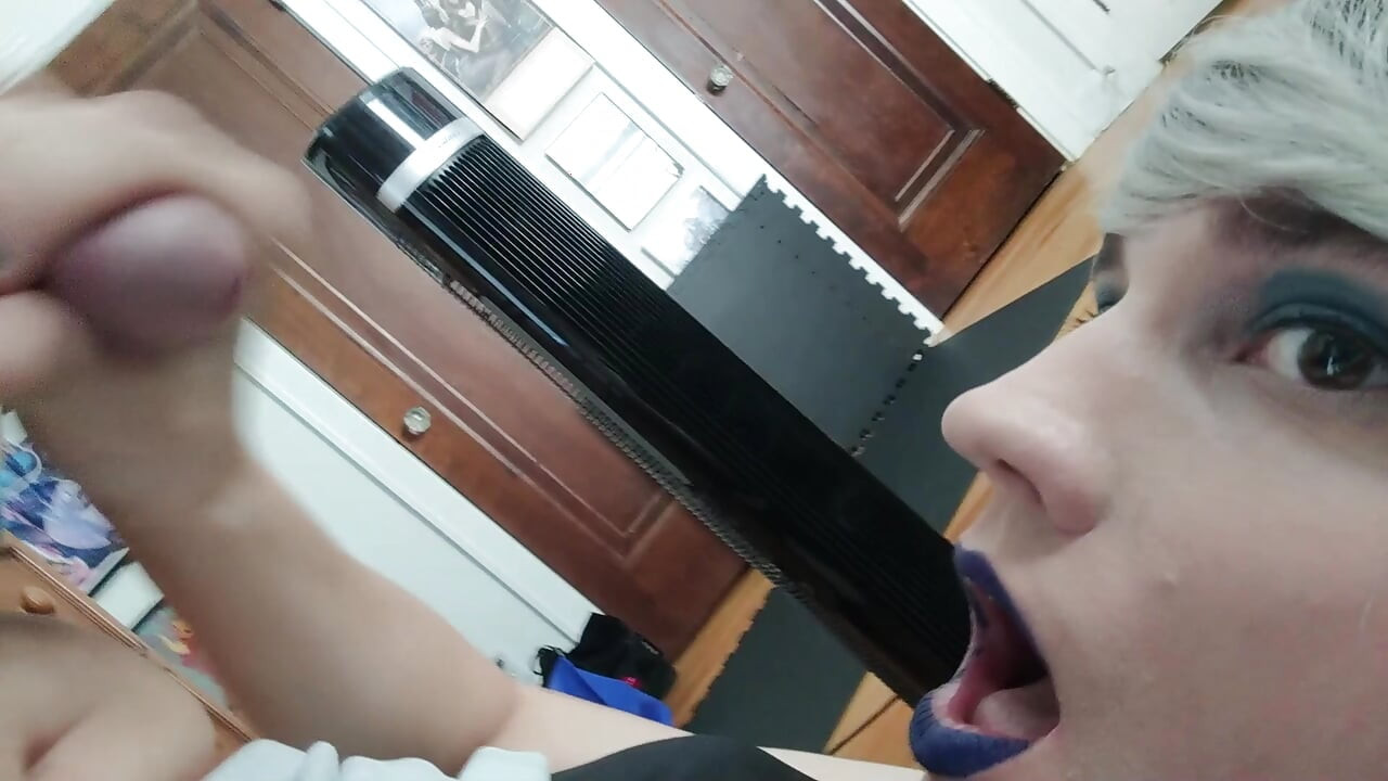 Femboy gozada na boca compilação