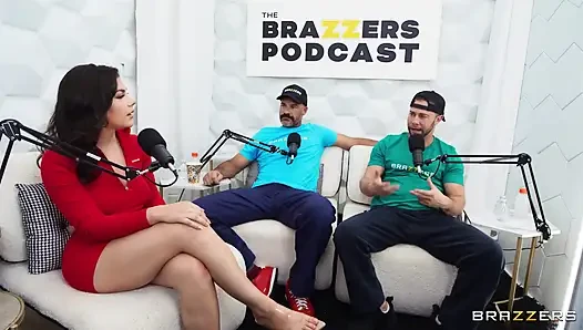 Brazzers - valentina nappi nimmt nach dem podcast zwei schwänze