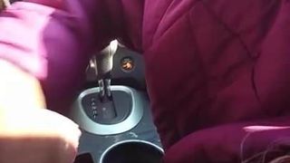 Ręczna robota twarzy w samochodzie