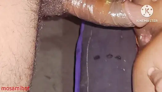 Arkadaşımın karısı kısrak oldu ve onu kıçına vurdu, arkadaş kısrak yaptı ve sevişdi