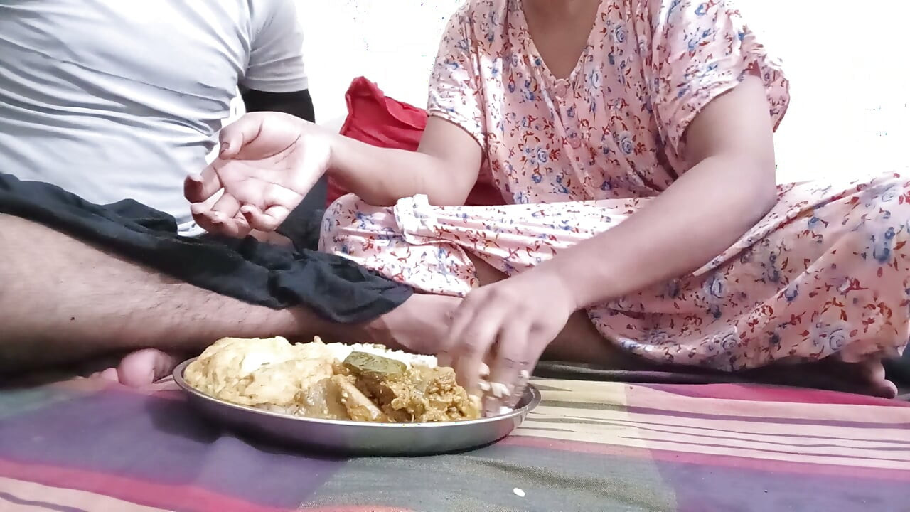 Beautiful Sexy_Toma bhabi fodida com força pelo cunhado, garota indiana real traindo o marido enquanto come e fode, vídeo sexual para curtir