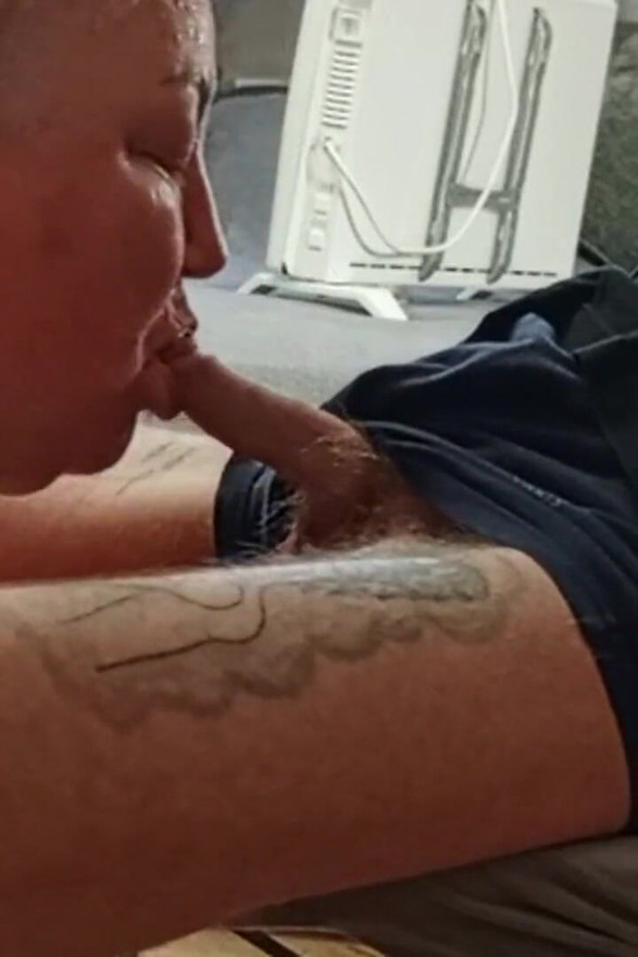 Girlfriend Does a Deep Blowjob and Gets a Mouthful of Yummy
