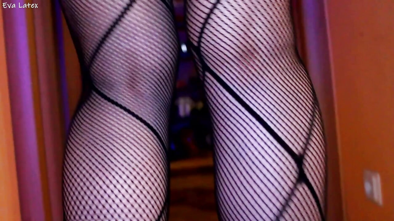 FEMDOM MISTRESS DOMINATRIX FOOTFETISH LATEX HEELS BDSM DOMINA SOLO KINK HOT MILF