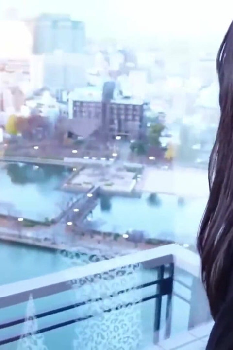 Sıradan süpermarket kasiyer lüks bir otel gecesi her şeyi değiştirene kadar hayatın sıkıcı olduğunu düşündü