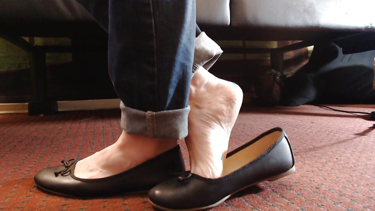 Ballet flats leg rapid bounce heel slaps