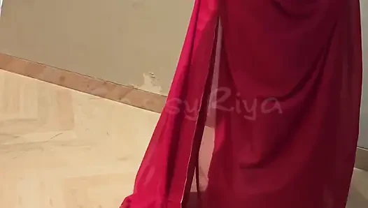 Frecher Riya trägt Saare