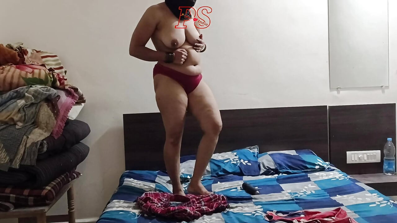 Heiße Sneha Bhabhi Solo-spaß mit vibrator Hindi Gespräch