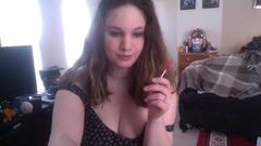 Webcam chica con curvas se desnuda y canta