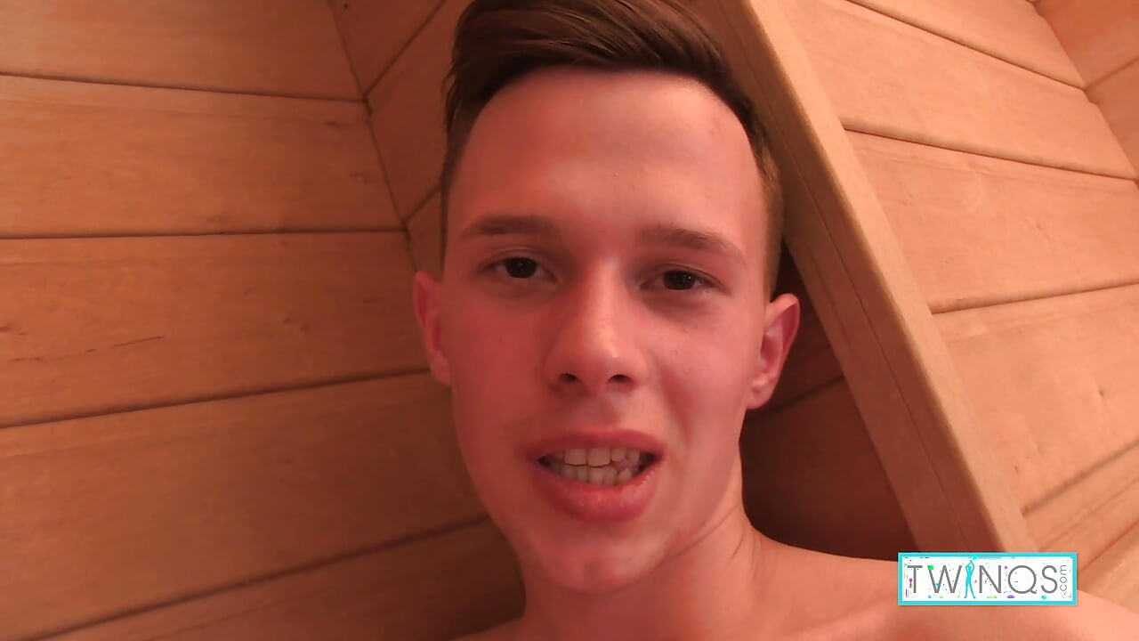 Twink Aaron'ın vahşi solosu: dolana kadar meme ucu oyunu ve anal oyuncak eğlencesi!