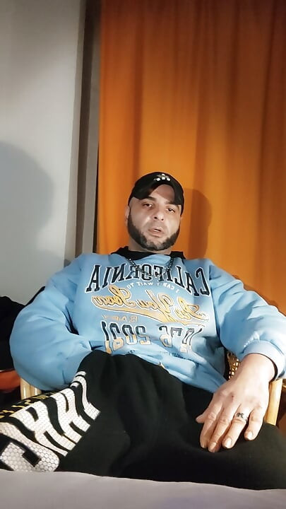 Ultra Kotor Kotor Junkbro Buang Air Kecil Di Kaus Kaki Dan Sepatu Olahraganya