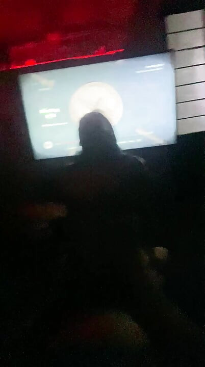 Ulazak u sobu, bez cenzure jer je mrak