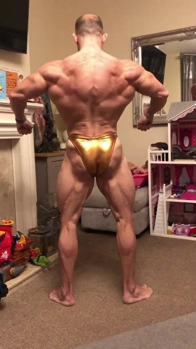 BRONZE POSERS