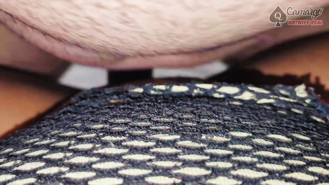 मैं इस प्रशंसक के लंड पर बहुत कुछ आया। उसने मेरी गांड और पीठ पर वीर्य डाला।