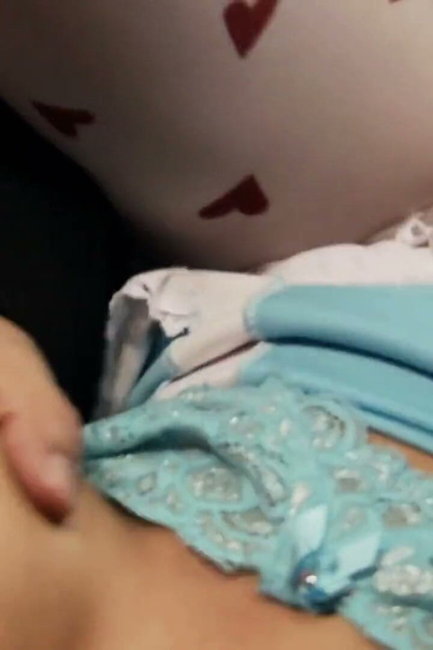 Alice harikalar diyarında ateşli kız adamın yarağına biniyor ters kovboy kız