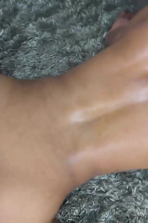 Esta ébano seguía diciendo que su hombre nunca le dio emoción ... Así que la follé duro y ella finalmente se sintió viva