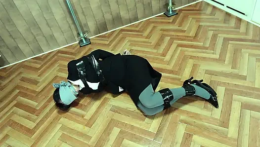 Hedeflenen ofis görevlisi bantla bağlanmıştı