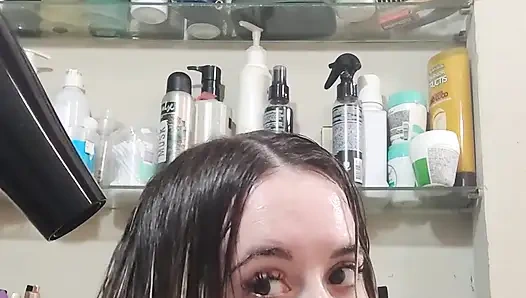 Mengeringkan Rambutku