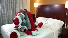 Santa mengongkek mubaligh tukar pakaian