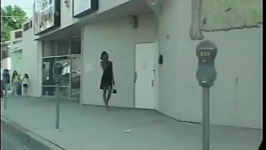 Cewek kulit hitam dengan pantat sempit menunggangi kontol putih