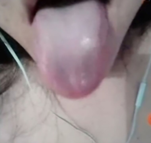 Fingering shaved pussy.end this video pls give cum in my mouth