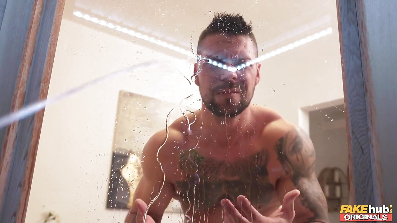Fakehub Originals - Loira gostosa sortuda viciada em orgasmos e fode seu treinador