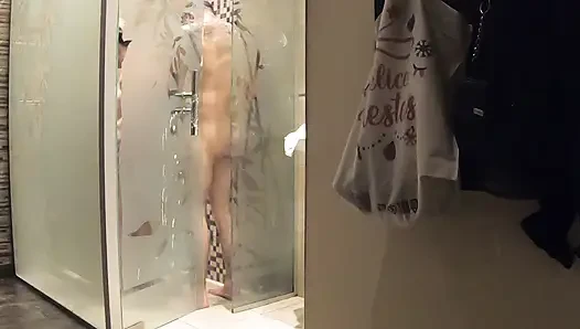 Olgun Uruguaylı bir kadınla duşta seks