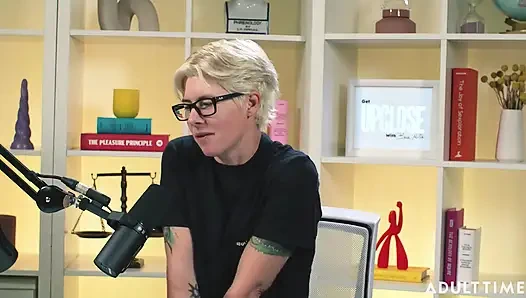 Khloe Kingsley kamerada fışkırtıyor ve kırmızı bayraklar | Adult Time Podcast