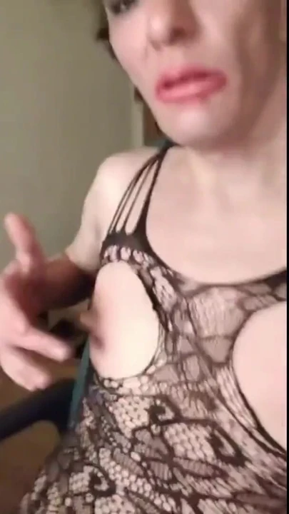 Spännande ögonblick från "Arbeta på sissy slav denise humain bröstvårtor i timmar del 1"