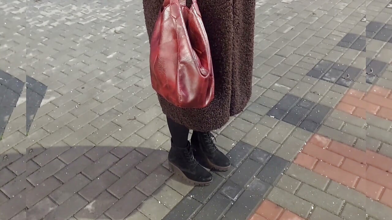Piękna blond dojrzała żona cieszy się seksem w pończochach
