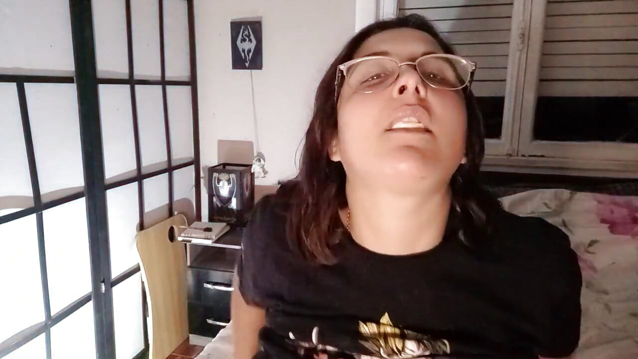 Fique com tesão e strip enquanto mastiga chiclete - Bunny Looner