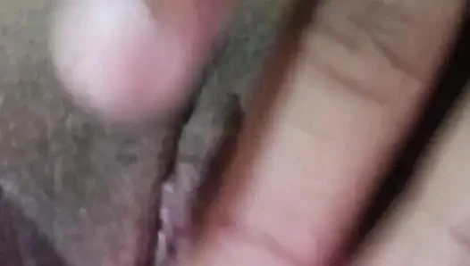 Esmer kadın evde mastürbasyon yapıyor