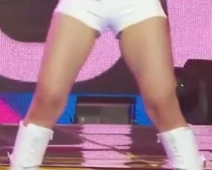 A Much Needed Close-Up Of Lia's Thighs