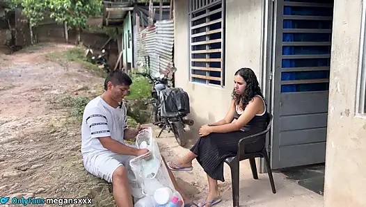 Çılgın bir adam evime girdi, bana çok yarak verdi, yüzüme geldi ve gitti.