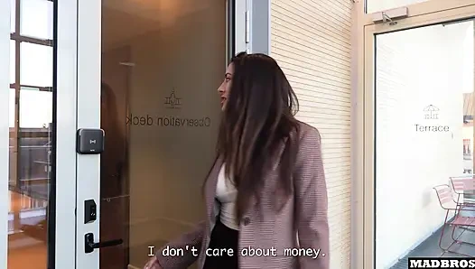 An Arrogant Australian Journalist Caught Spreading Fake News Live On Air And Fucked To Avoid Being Called Out !!!