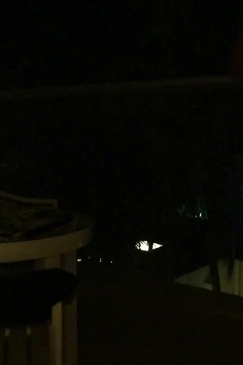Napaljeni par uhvaćen kako se jebe na hotelskom balkonu