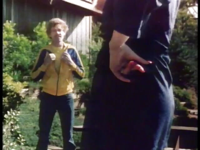 Randy chupando polla puta en trio consigue follada después de mamada y luego consigue crema