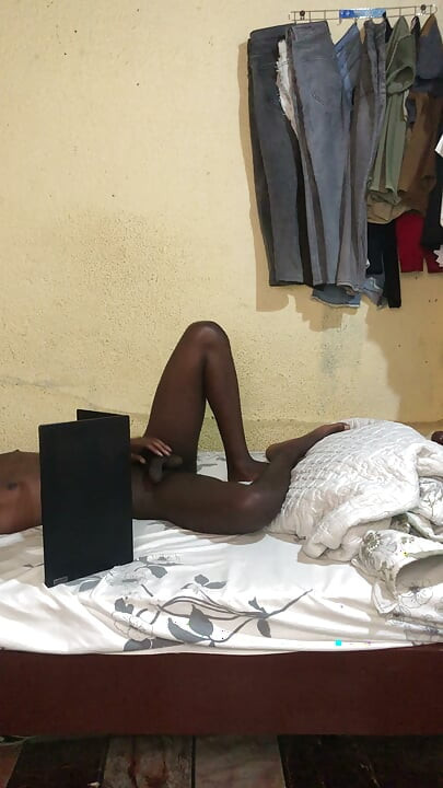 A ver porno antes de começar a bater uma