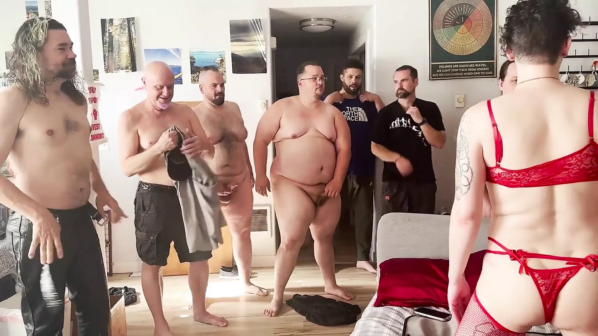 Video completo - 1-800-gangbang: infomercial inspira al gangbang más caliente que la línea directa haya visto