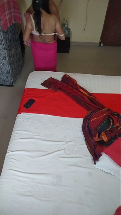 Madrastra e hijastro sexo hardcore en habitación de hotel en Kolkata, sexo desi en hotel | Clip 2