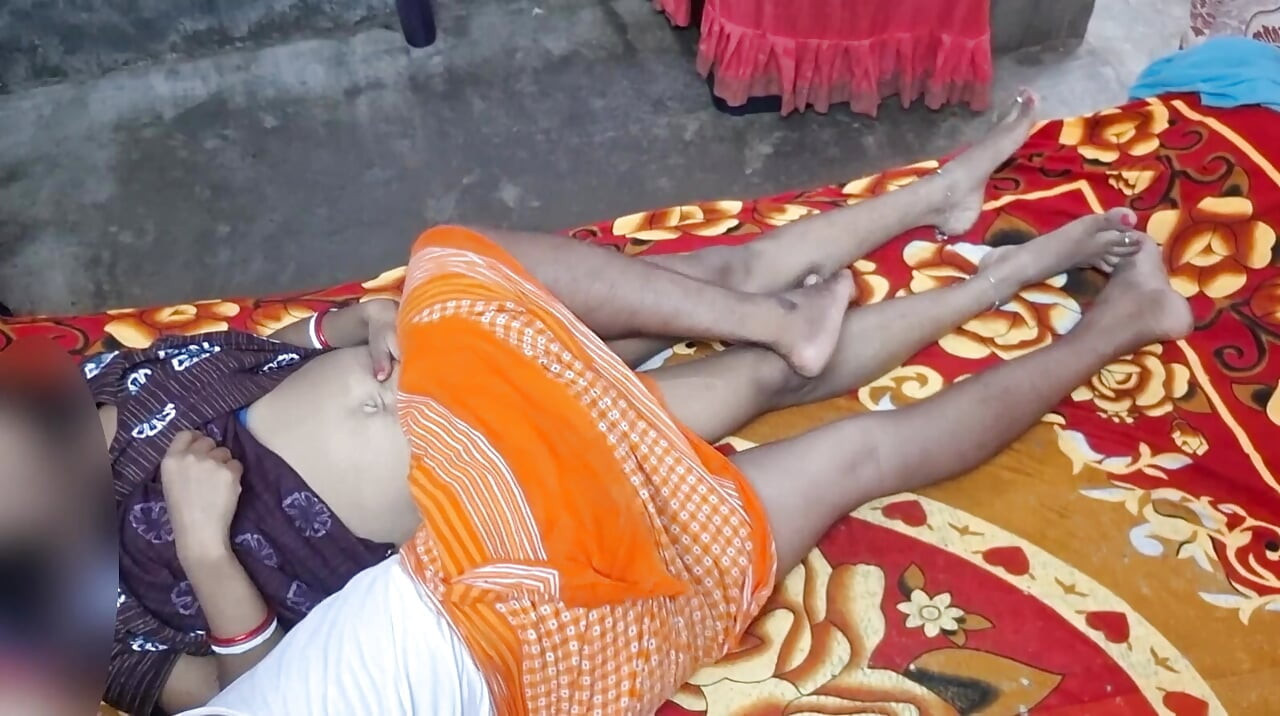 Indian desi chubby wife giving handjob