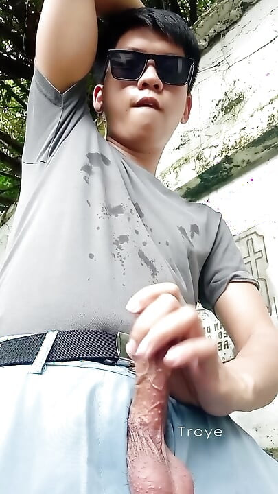 Handsome Pinoy Masturbates at Cemetery - Pinoy Jakol sa Sementeryo