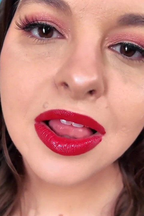Forever Weak for My Lips - Seductress Sydney Screams Applies Red Lipstick Before Covering You with Her Lipstick Kiss Marks