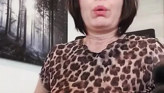 Джули голая в офисе