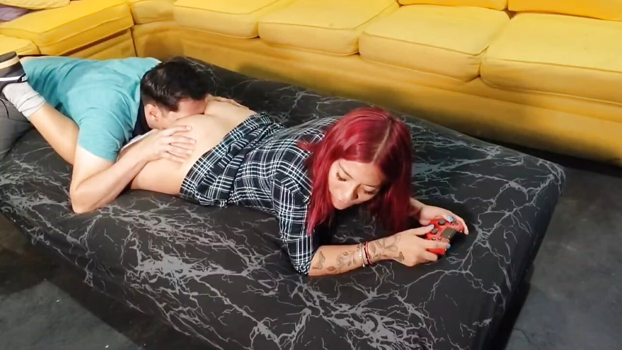 Megtapogattam a mostohanővérem seggét