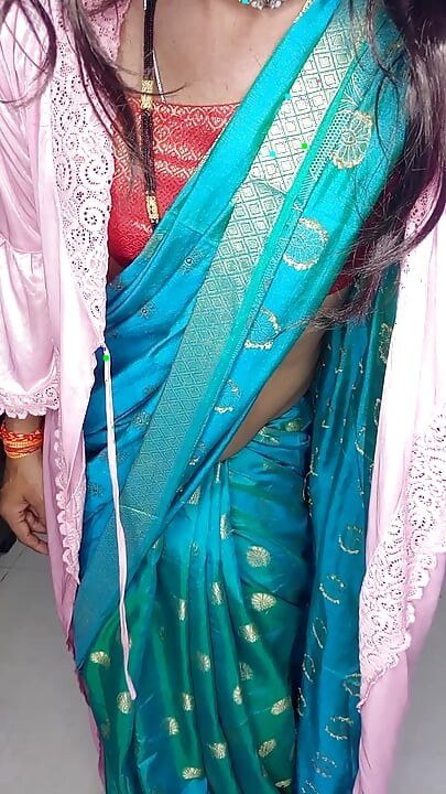 زوجة أبي المثيرة ساري مثير وأظهر مؤخرتي مع اللباس الداخلي الساتان